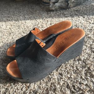 Black and Tan Gentle Souls wedge size 7